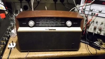 Bush VHF81 - front